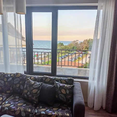 Coral Konukevi 3*
